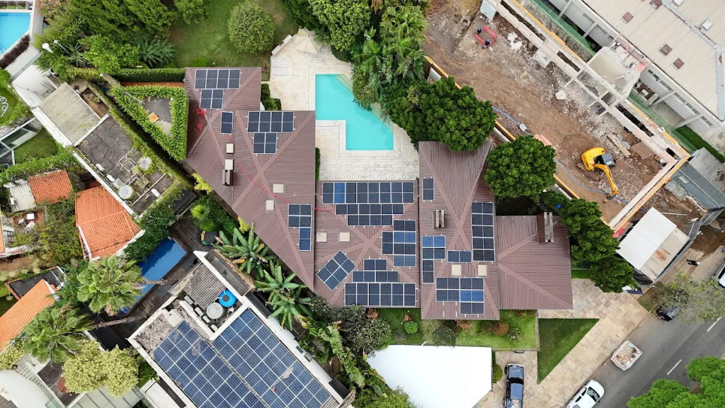 Painéis solares instalados em residência – Sun Coast Energia Solar