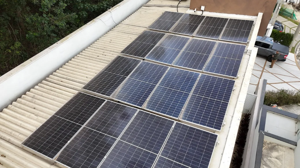 Inversor solar instalado pela equipe Sun Coast Energia Solar